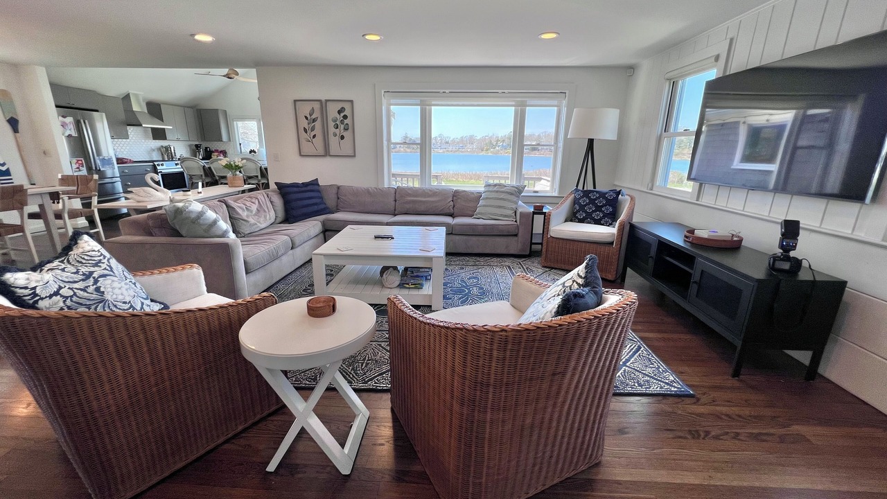 Photo of Livingroom in Mara Vista