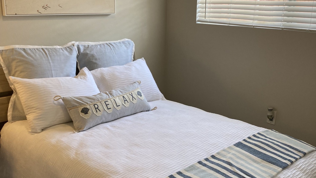 Photo of Bedroom in Oleander - Sunset