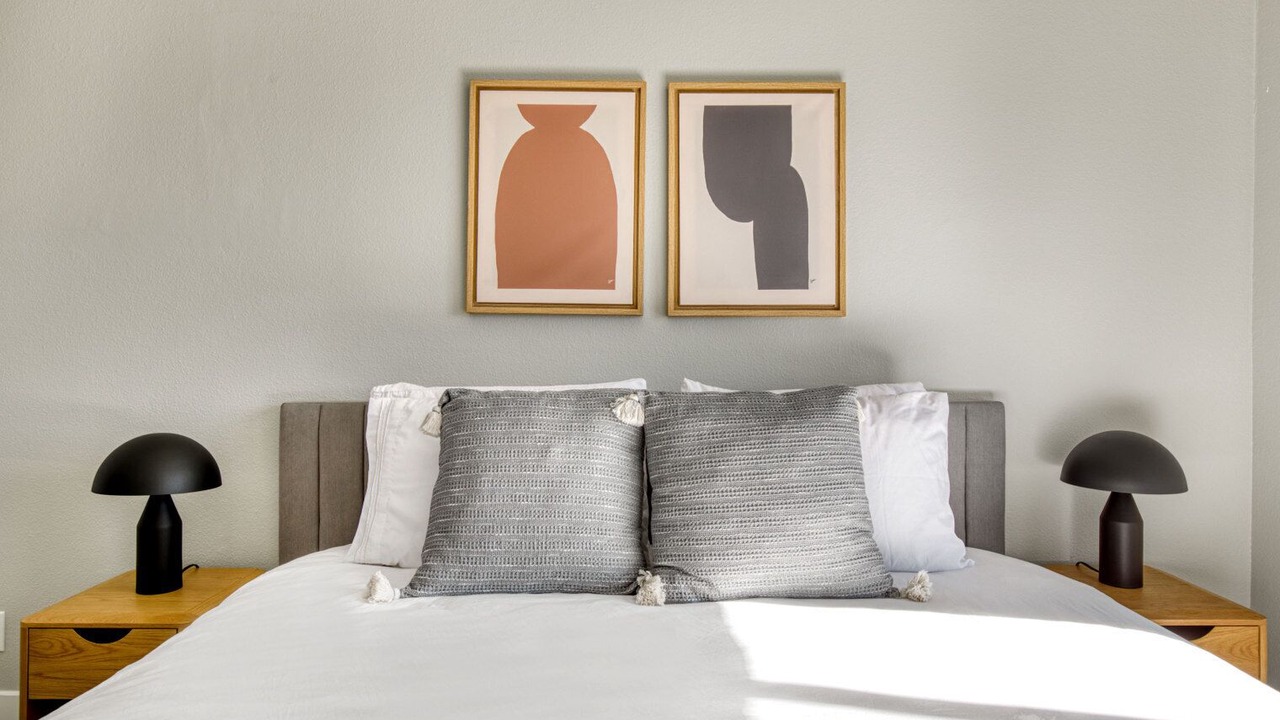 Photo of Bedroom in NoHo Arts District