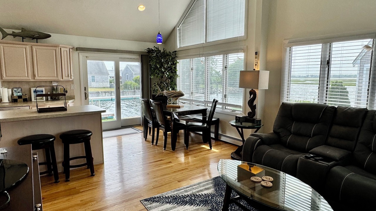 Photo of Livingroom in South Yarmouth