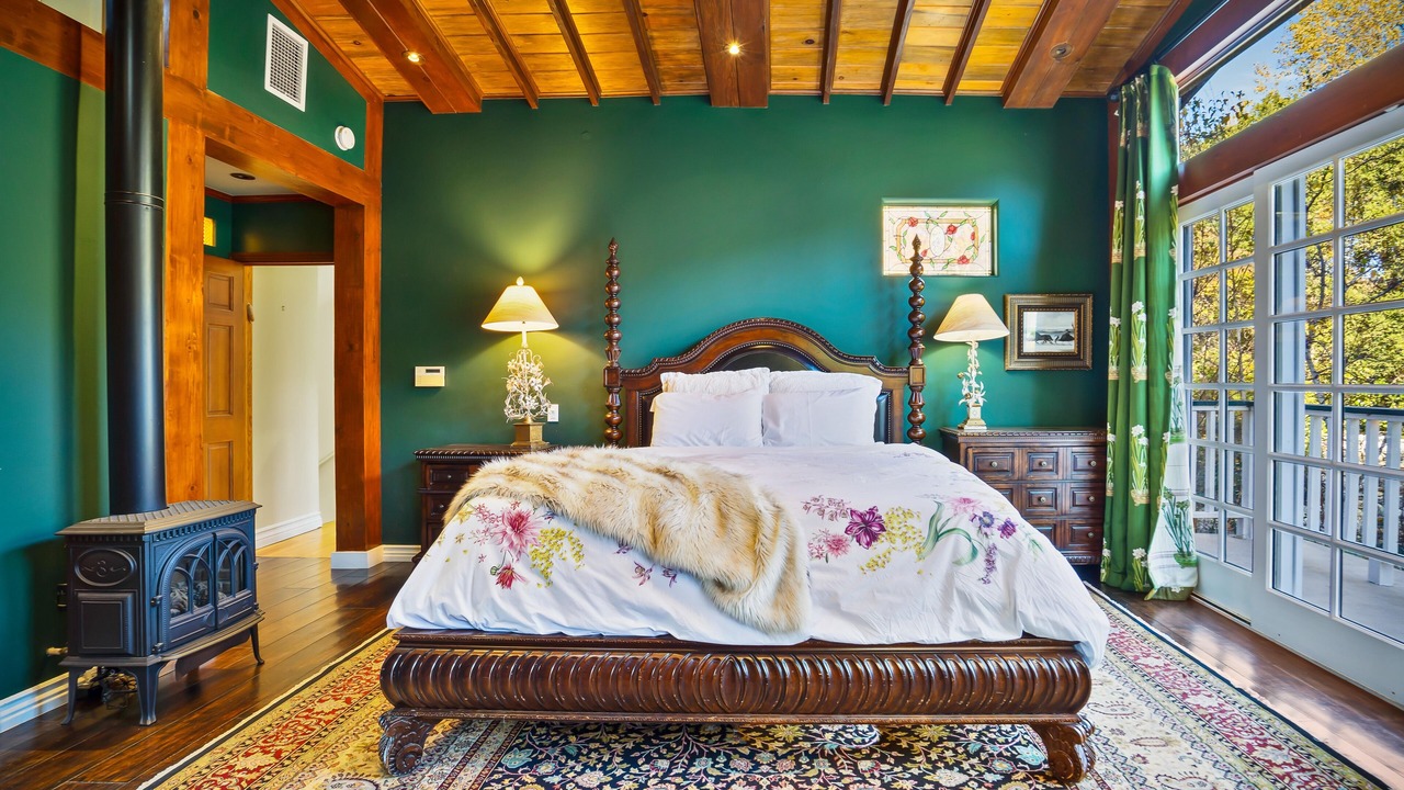 Photo of Bedroom in Calabasas