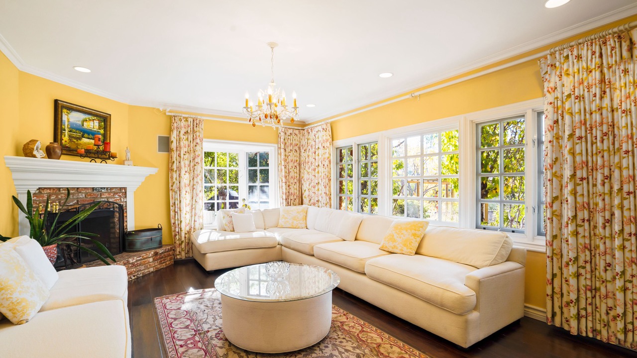 Photo of Livingroom in Calabasas