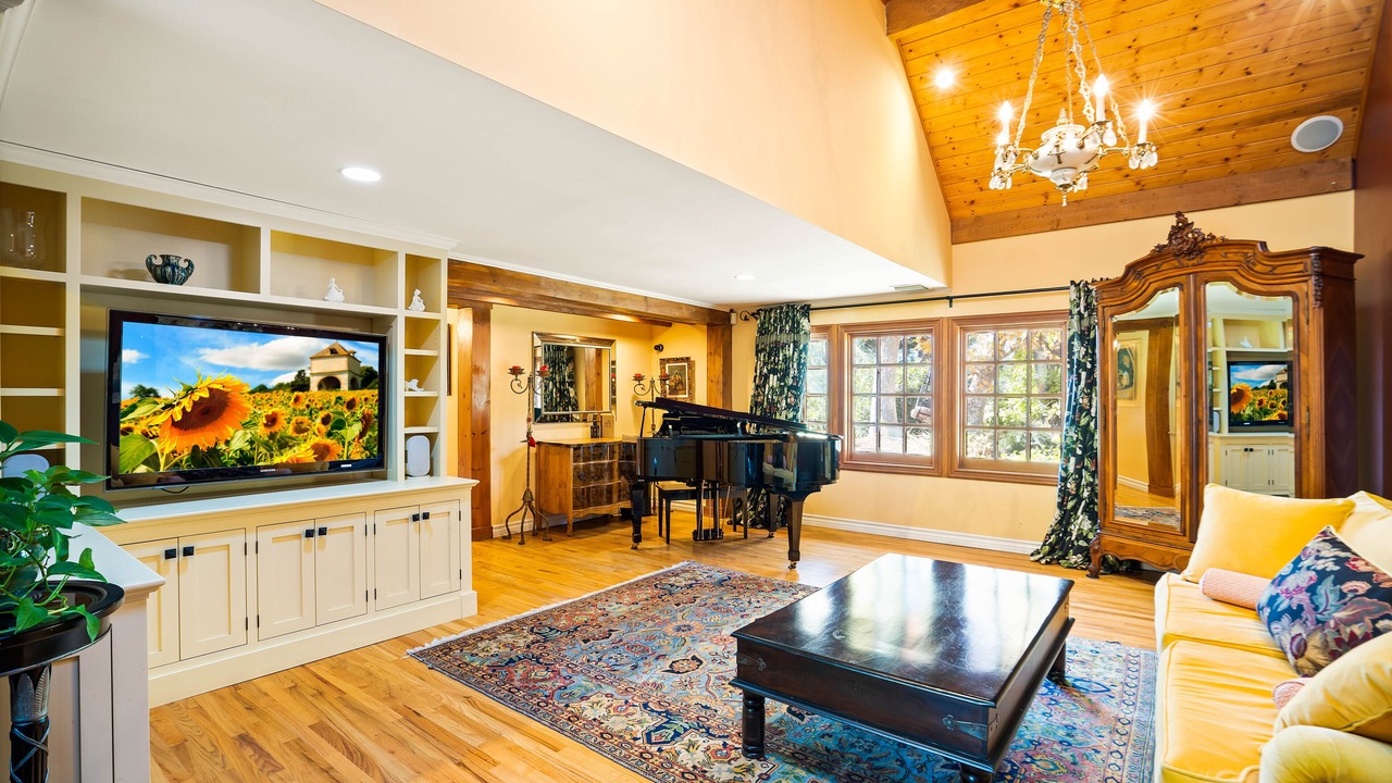 Photo of Livingroom in Calabasas