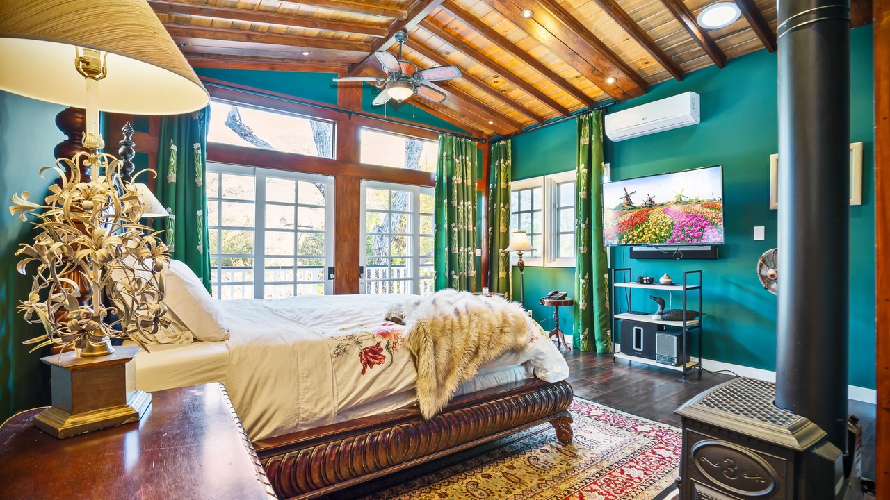 Photo of Bedroom in Calabasas