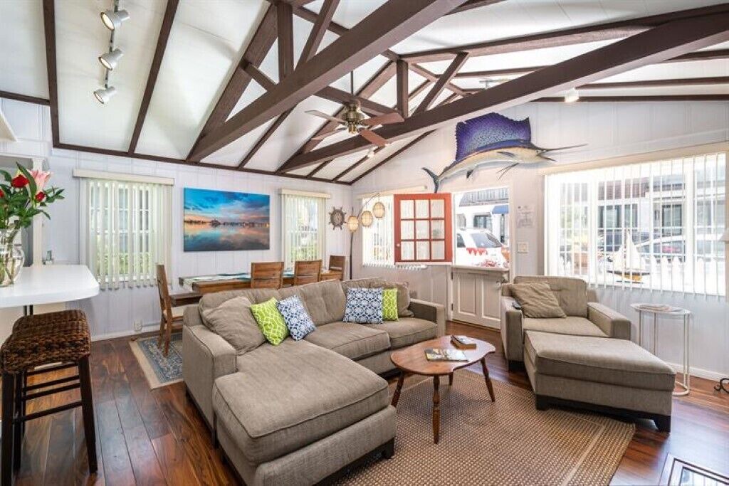 Photo of Livingroom in Balboa Island