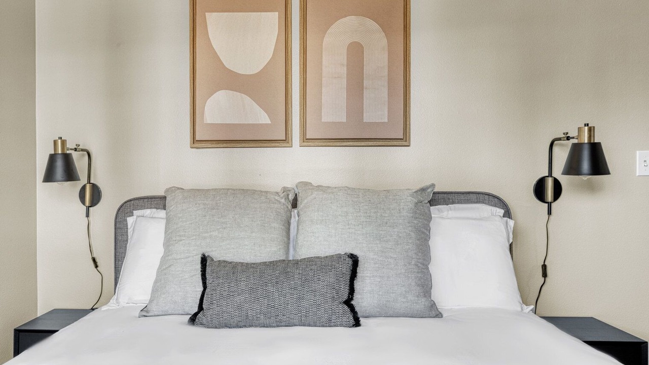 Photo of Bedroom in NoHo Arts District