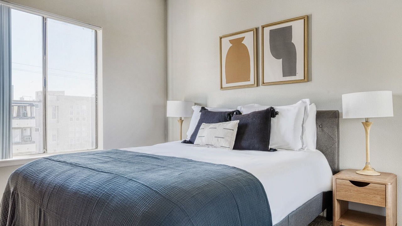 Photo of Bedroom in NoHo Arts District