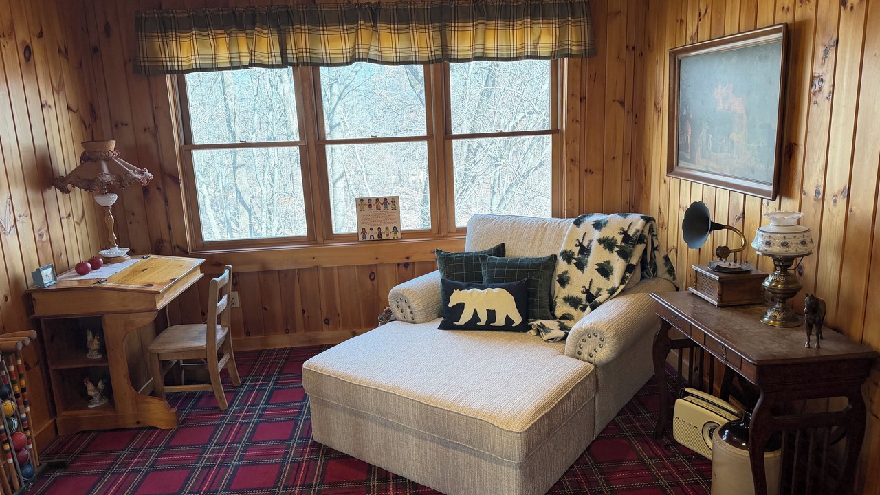 Photo of Livingroom in The Galena Territory