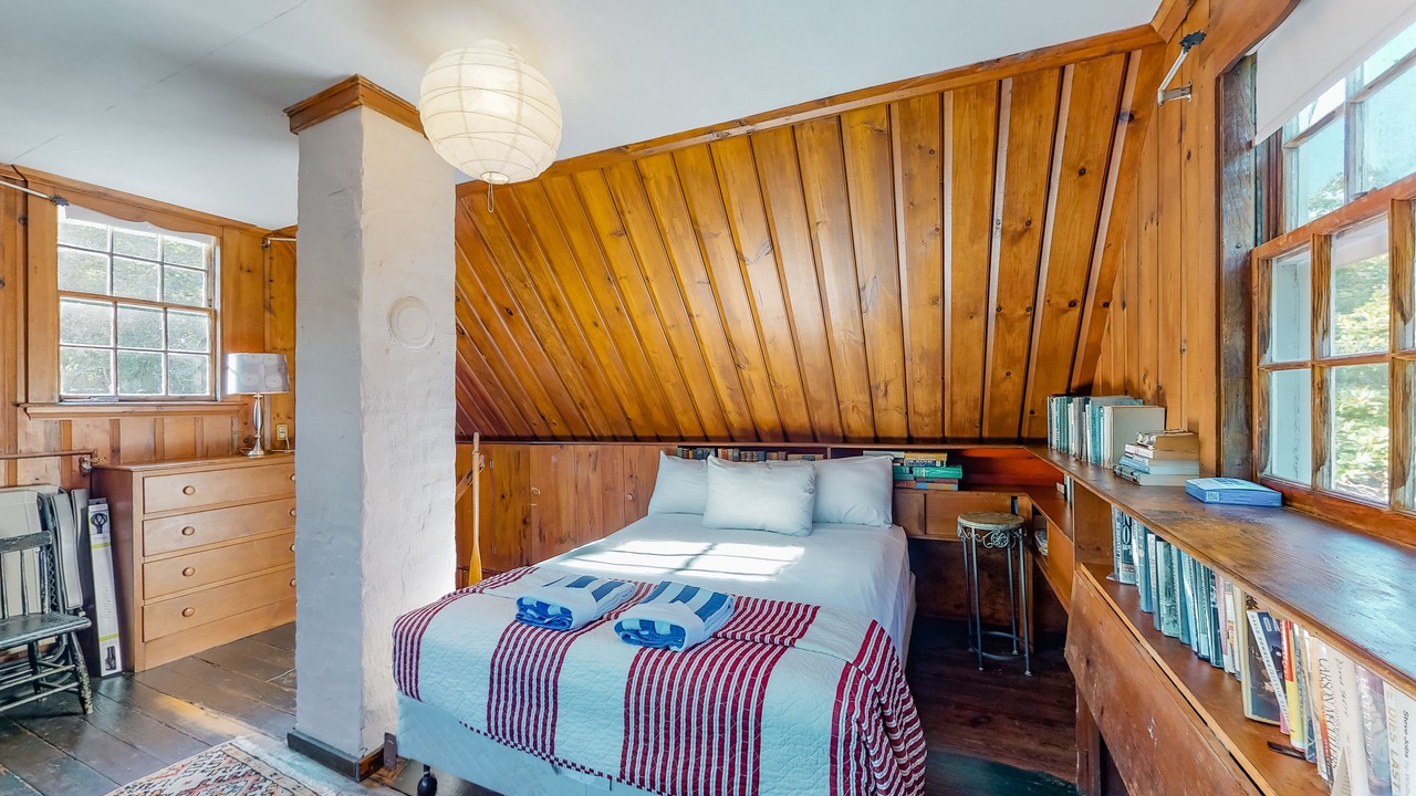 Photo of Bedroom in Aquinnah