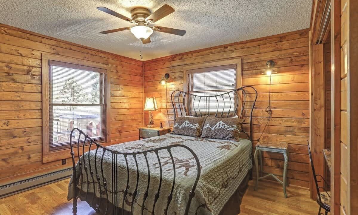 Photo of Bedroom in Colonial Pine Hills