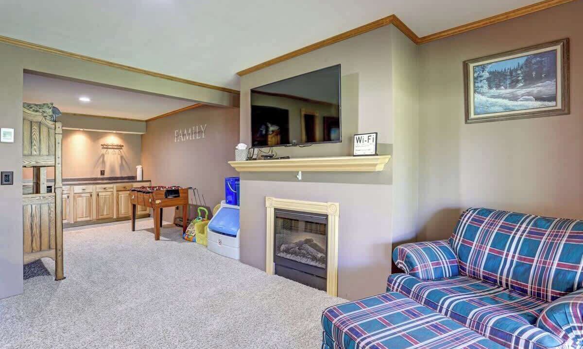 Photo of Livingroom in Colonial Pine Hills