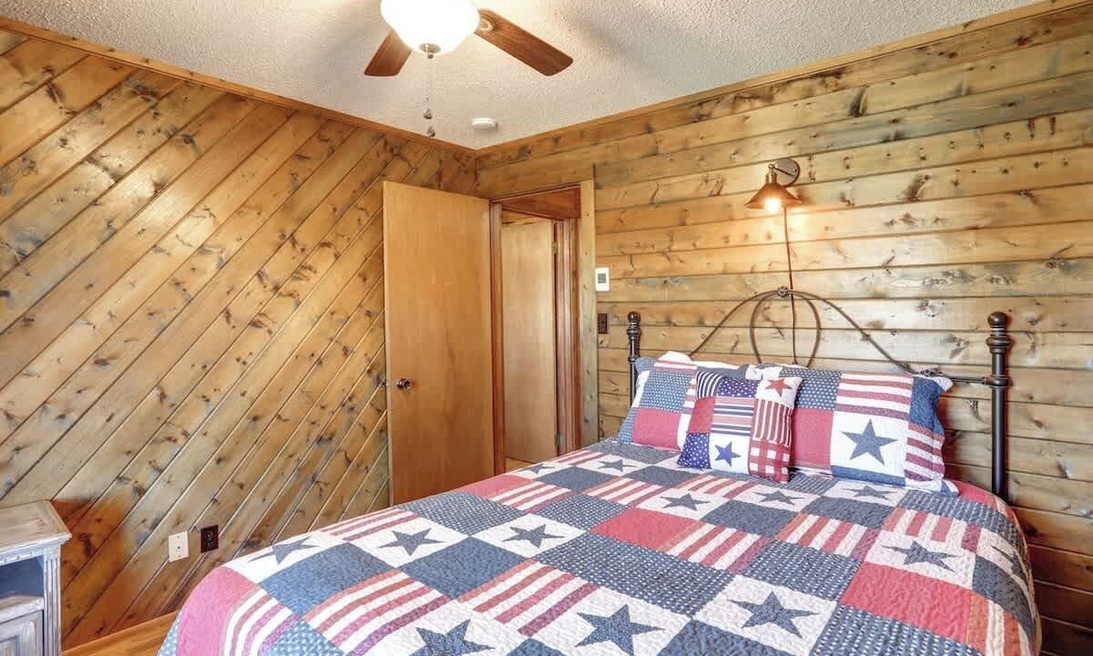 Photo of Bedroom in Colonial Pine Hills