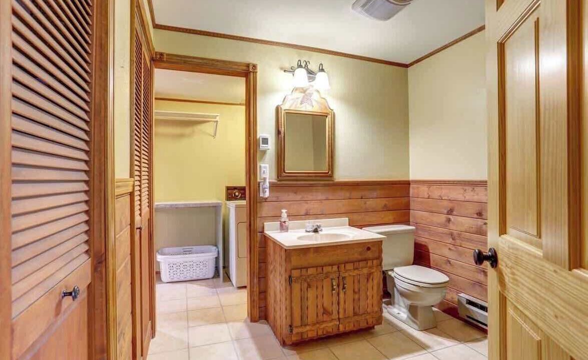 Photo of Bathroom in Colonial Pine Hills