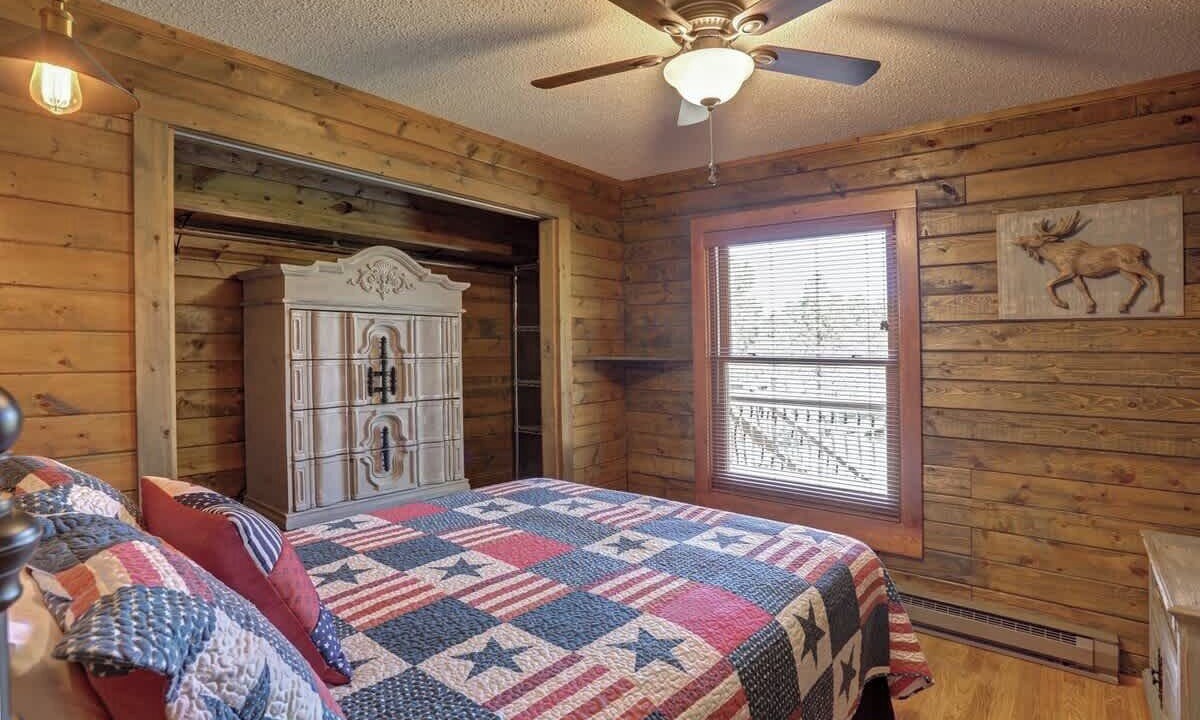 Photo of Bedroom in Colonial Pine Hills