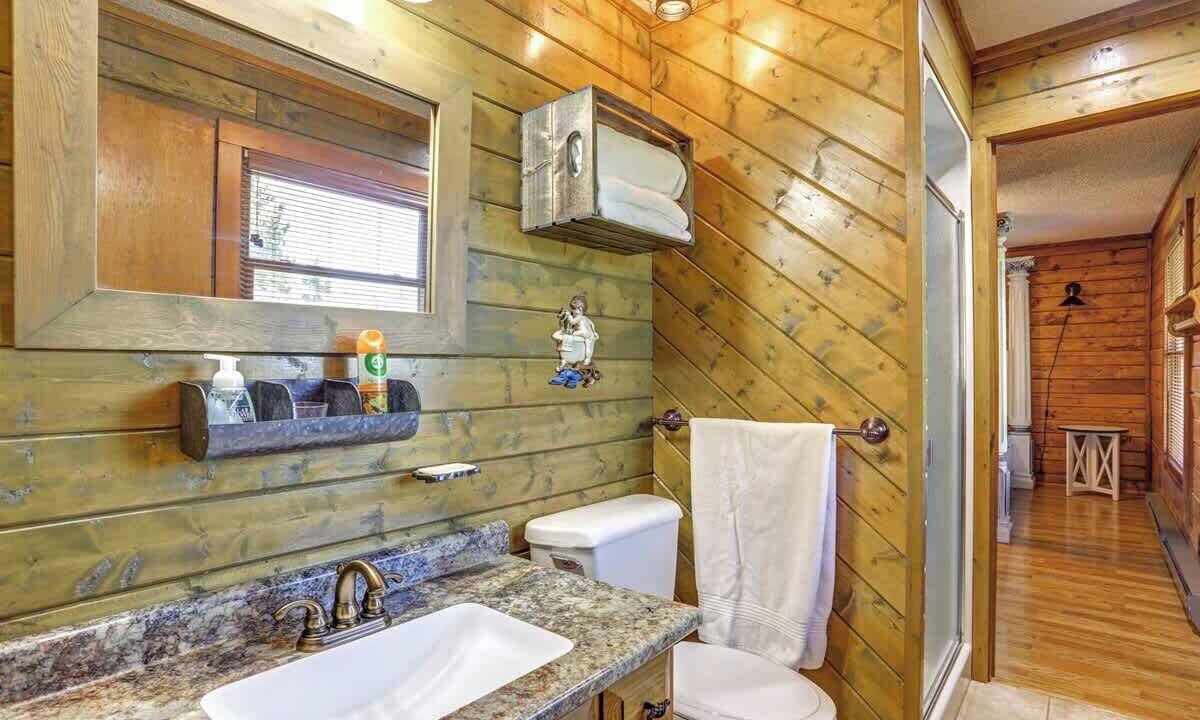 Photo of Bathroom in Colonial Pine Hills