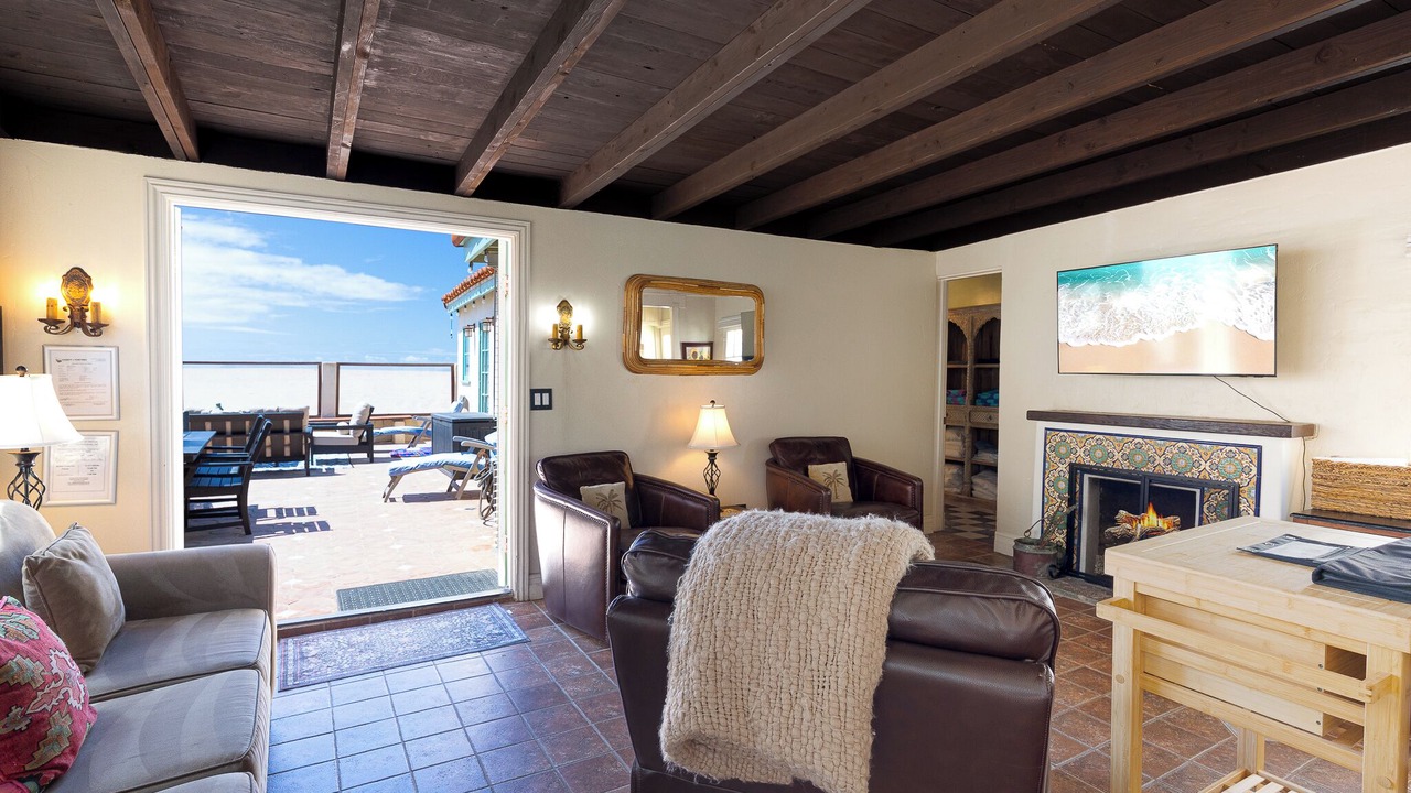 Photo of Livingroom in Silver Strand