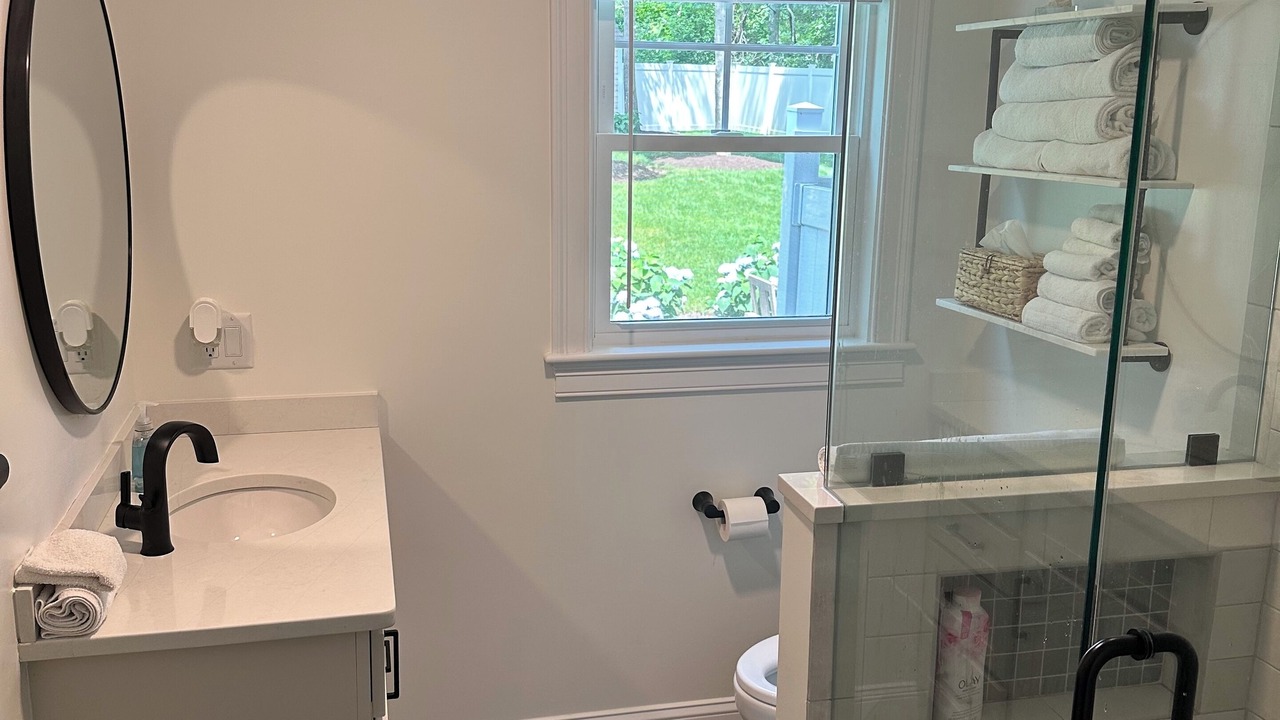 Photo of Bathroom in Teaticket