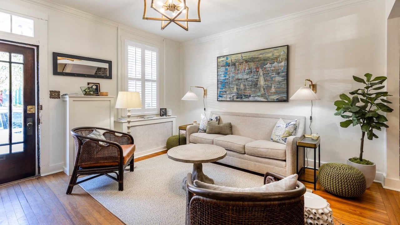 Photo of Livingroom in Historic District