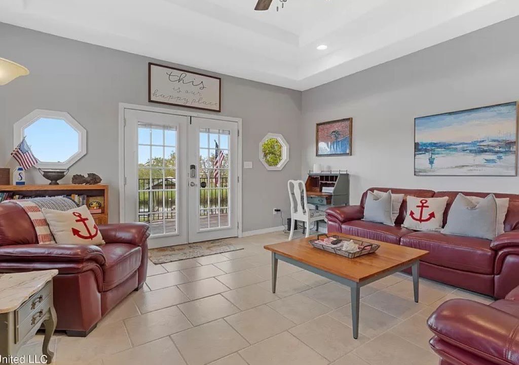 Photo of Livingroom in Shoreline Park