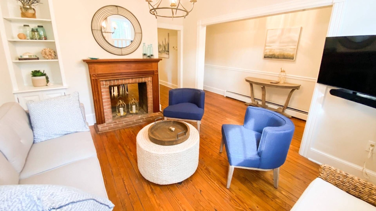 Photo of Livingroom in Historic District