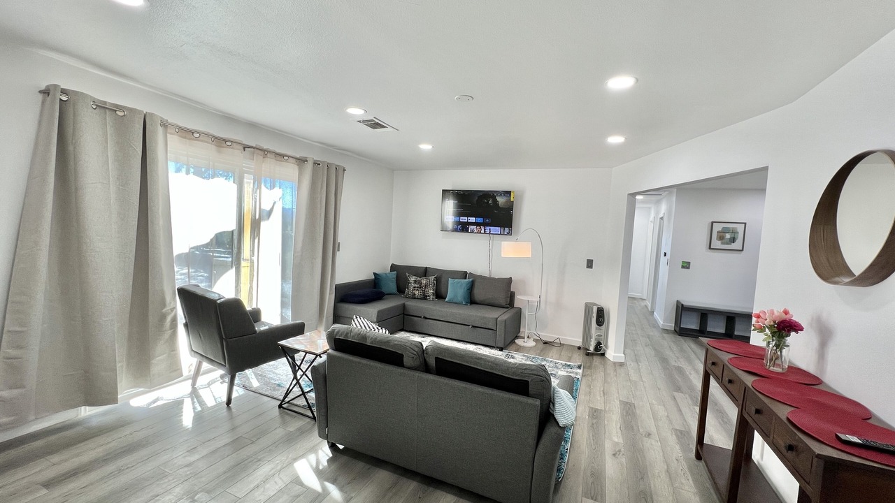 Photo of Livingroom in Thousand Oaks