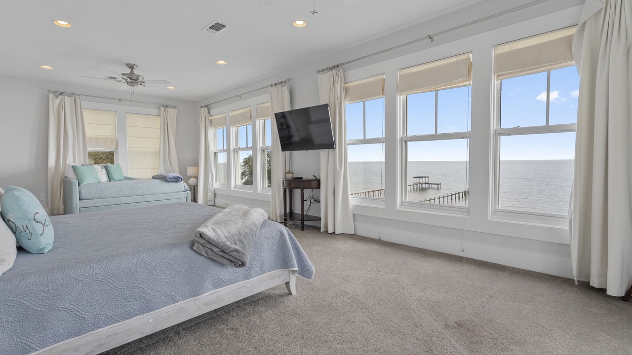 Photo of Bedroom in Ocean Springs