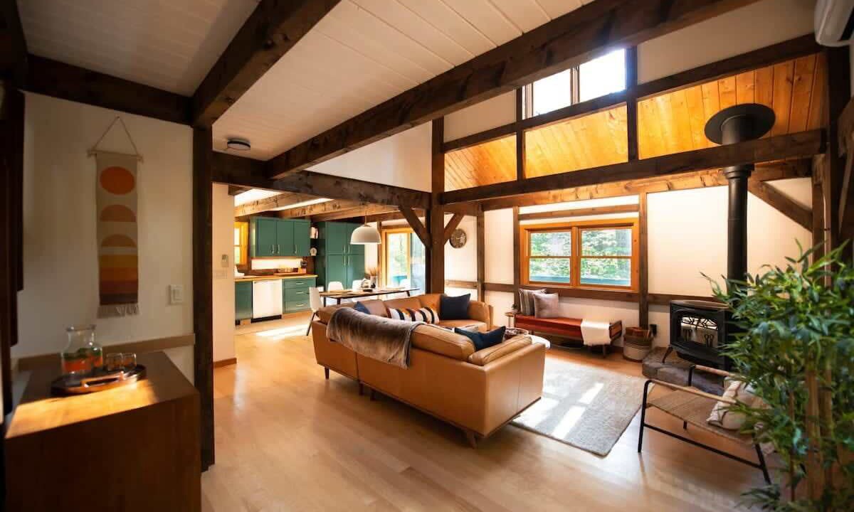 Photo of Livingroom in Tyringham
