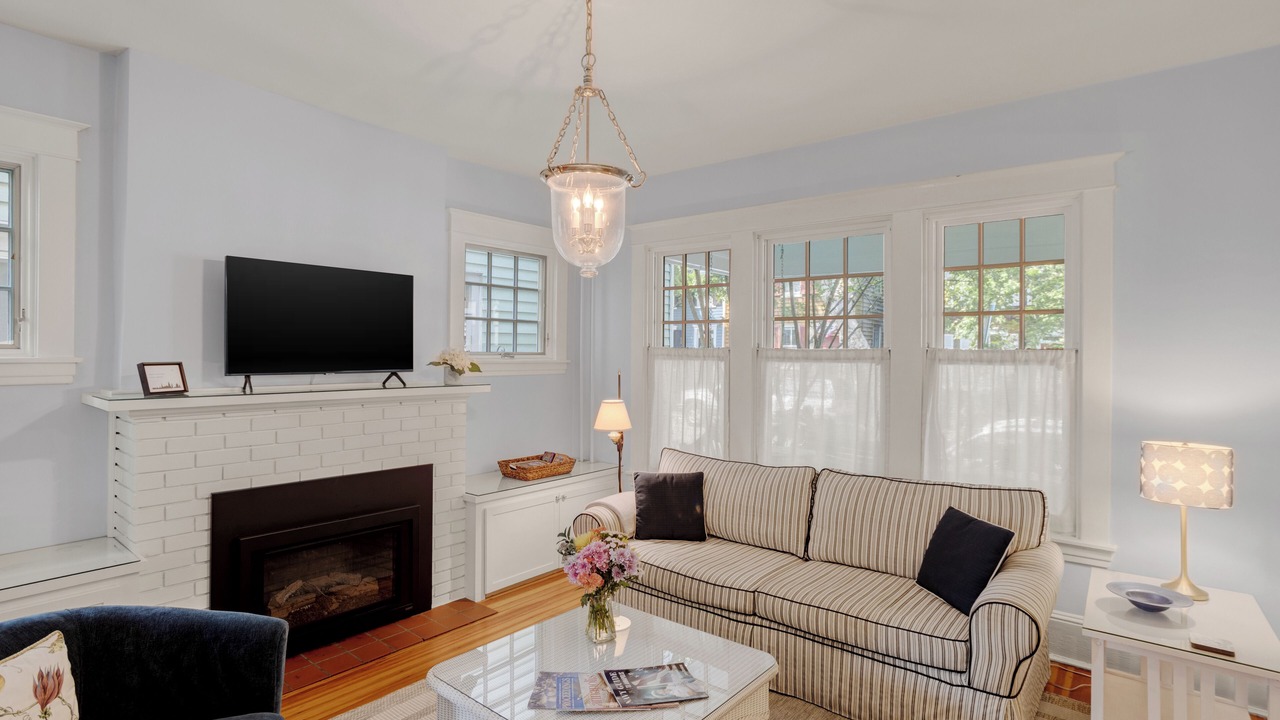 Photo of Livingroom in Historic District