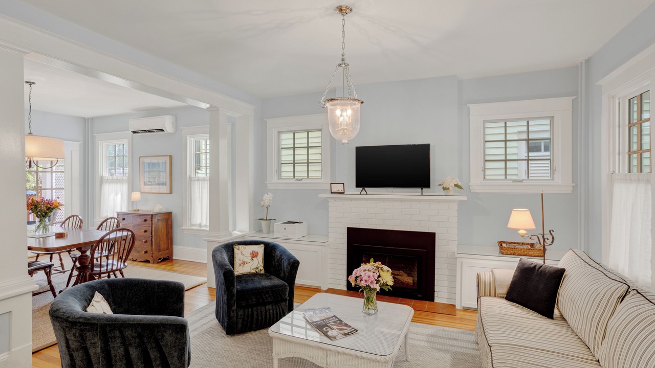 Photo of Livingroom in Historic District