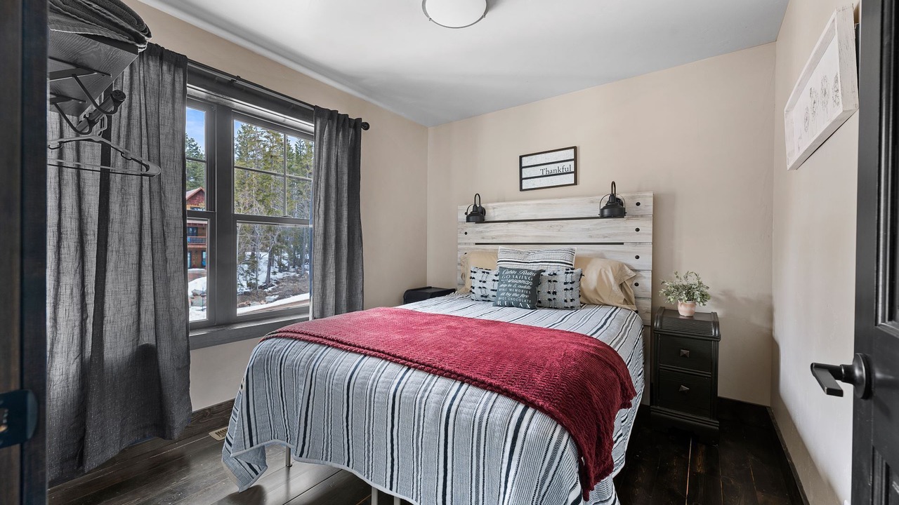 Photo of Bedroom in Lead