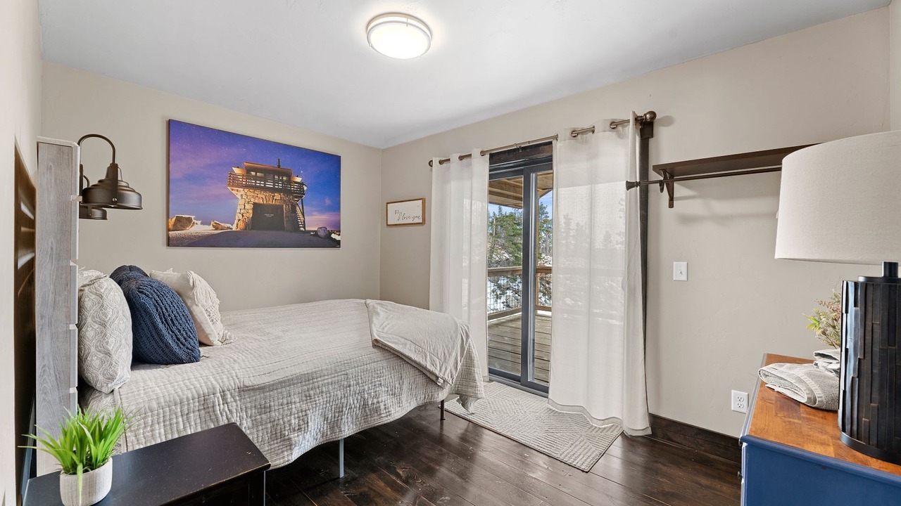 Photo of Bedroom in Lead