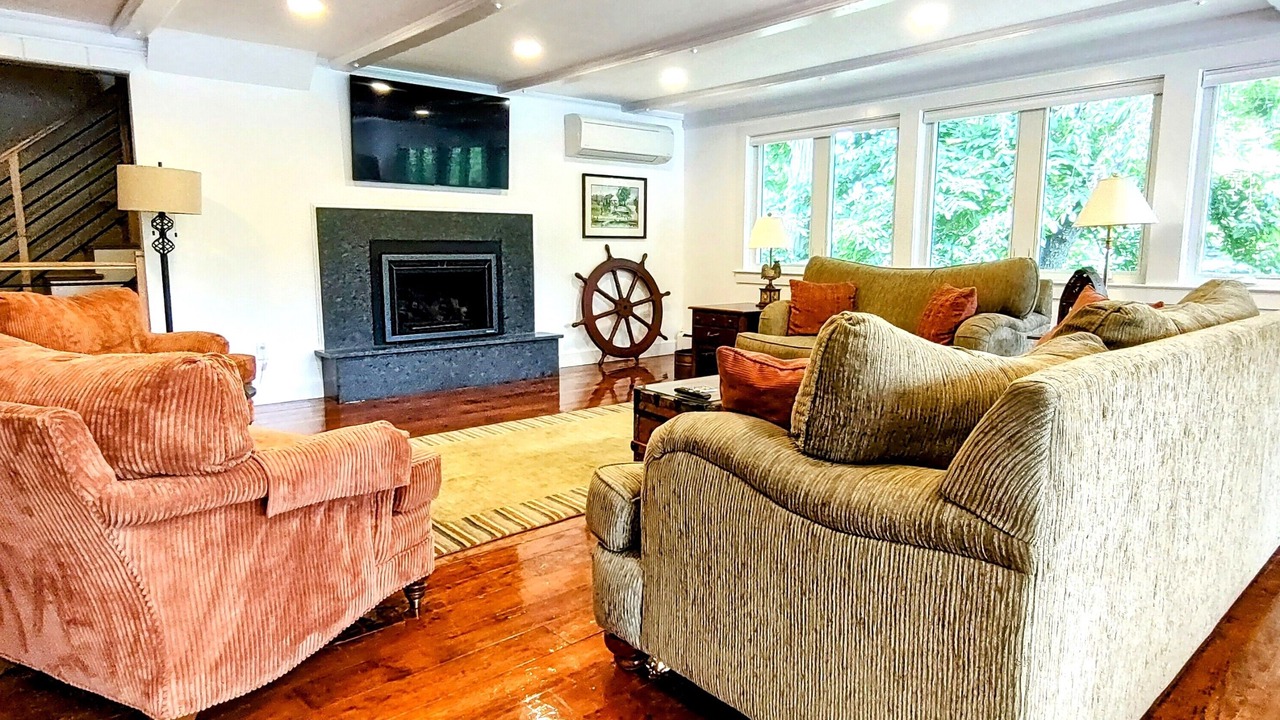Photo of Livingroom in Eastport