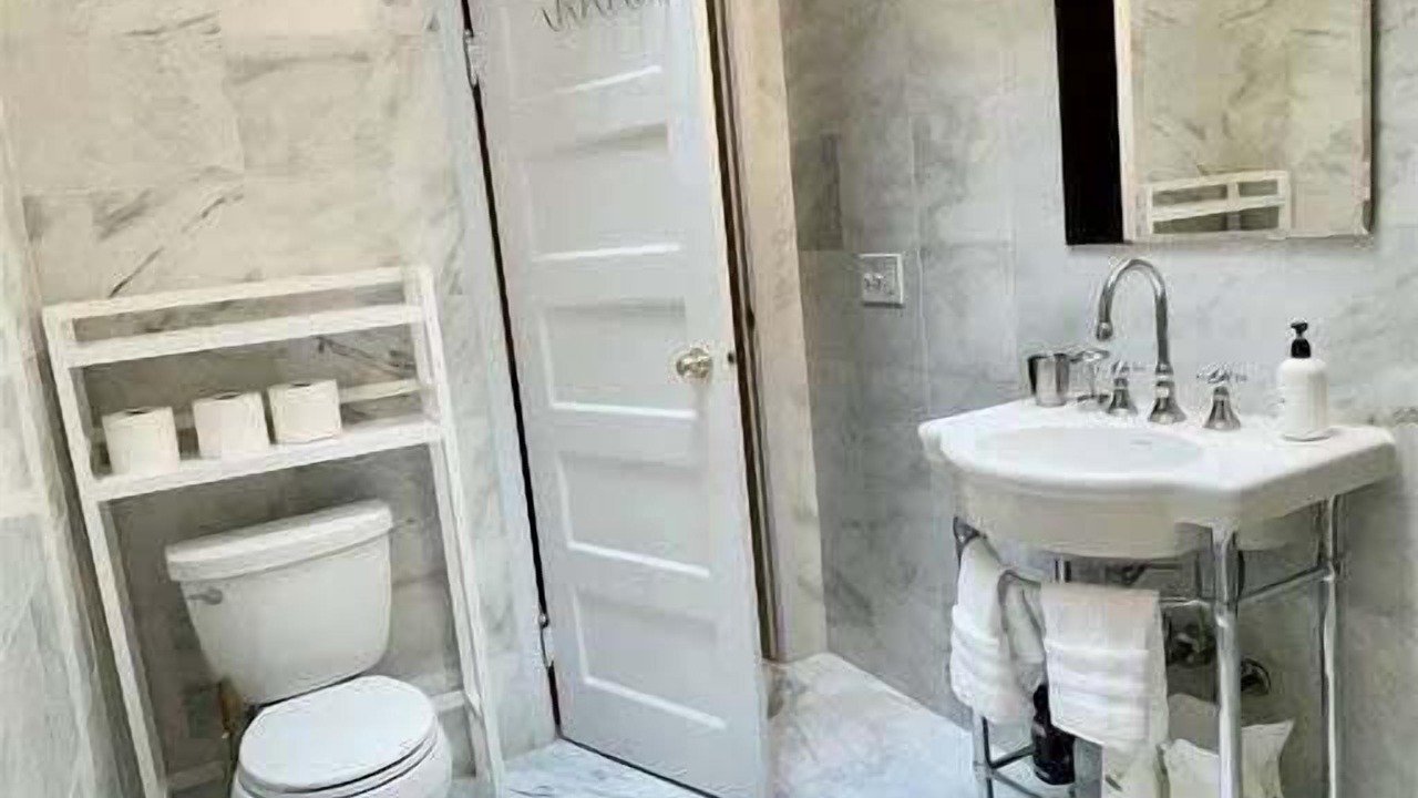 Photo of Bathroom in Lanier Heights