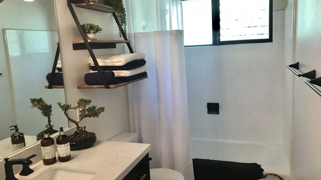 Photo of Bathroom in Hitchcock