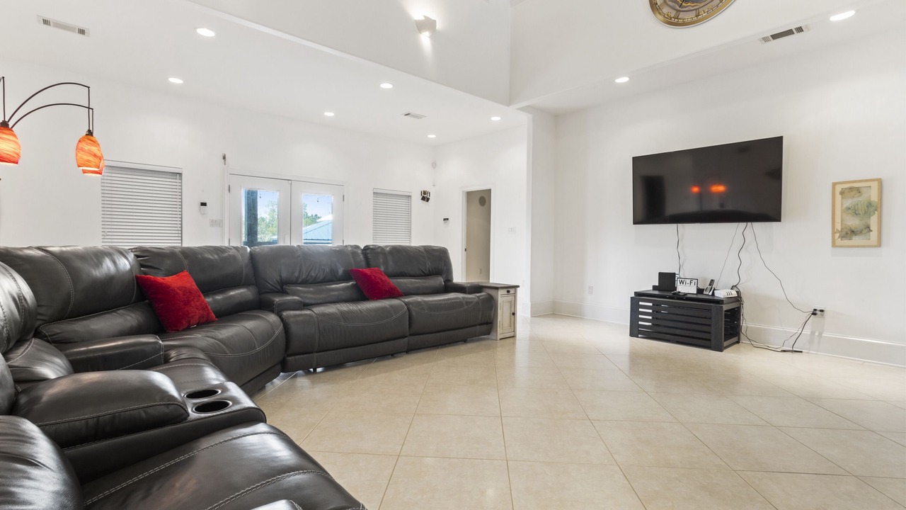 Photo of Livingroom in Shoreline Park