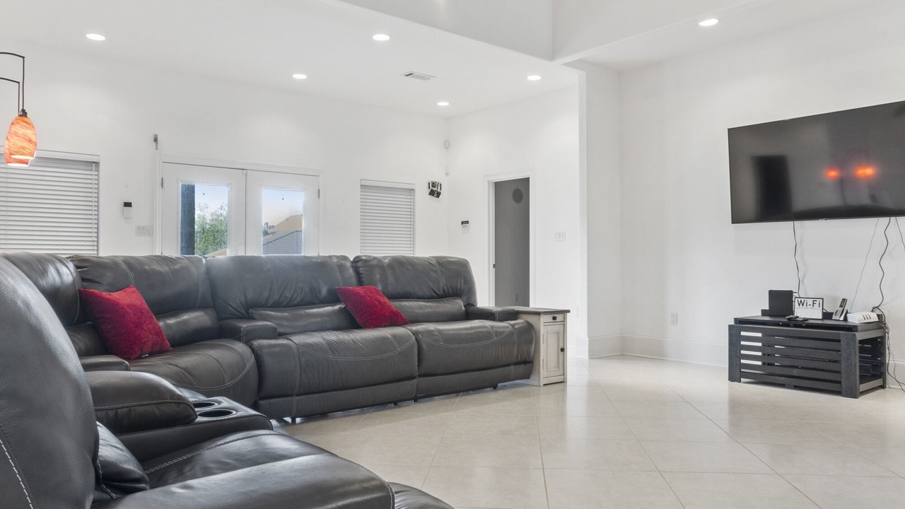 Photo of Livingroom in Shoreline Park
