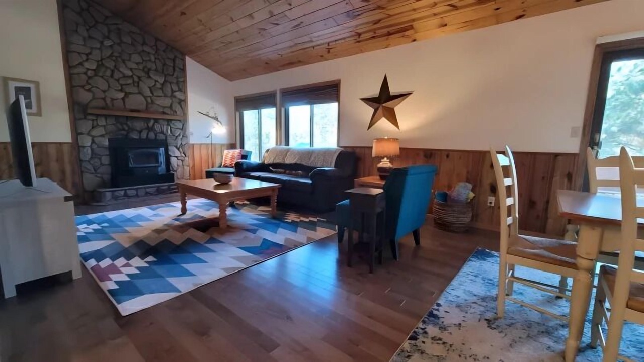 Photo of Livingroom in Custer