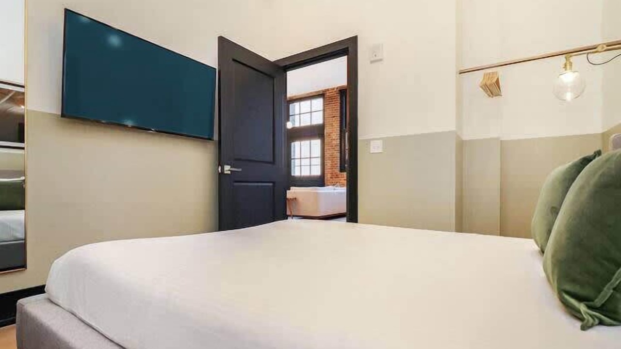Photo of Bedroom in Arts/Warehouse District