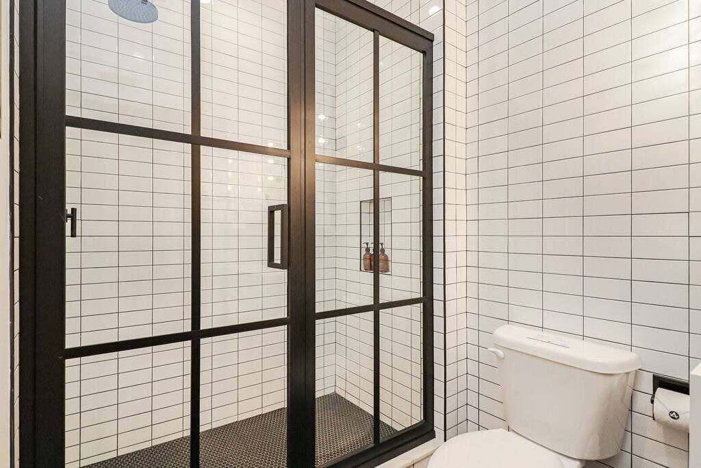 Photo of Bathroom in Arts/Warehouse District