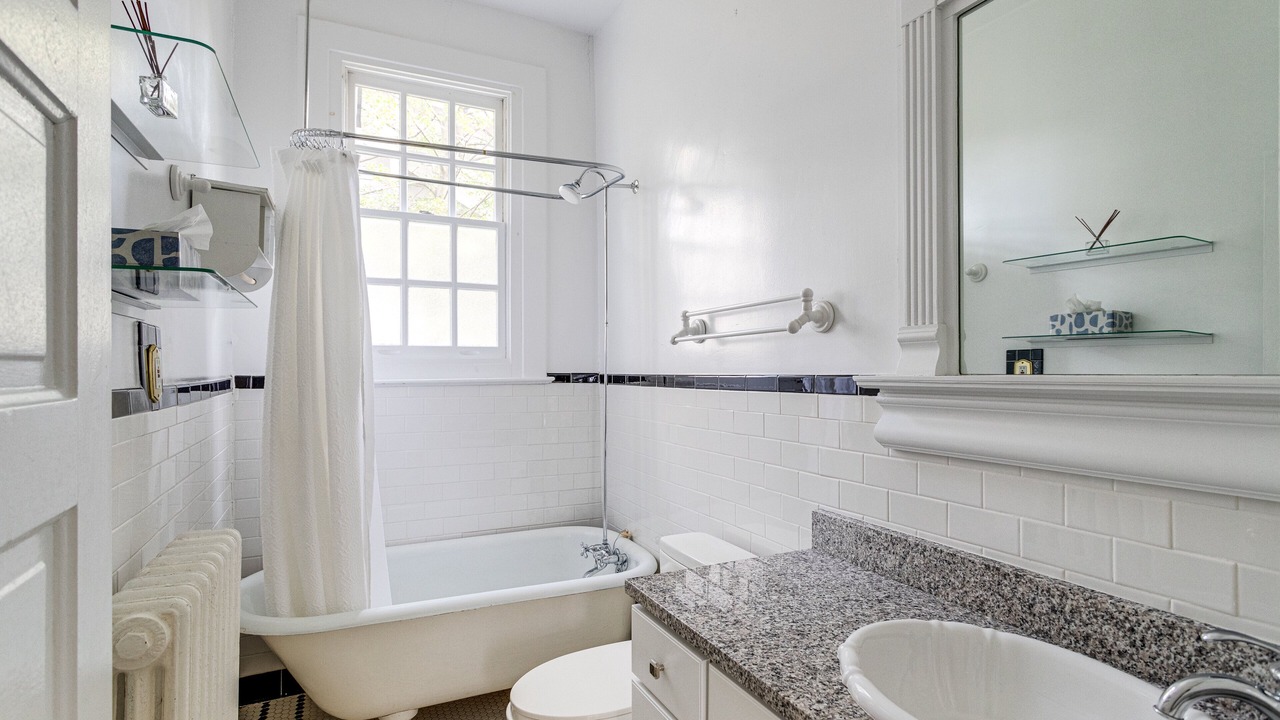 Photo of Bathroom in Rosemont