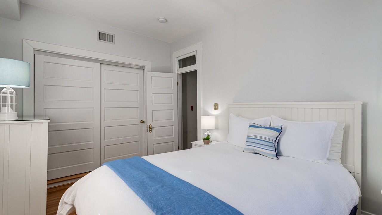Photo of Bedroom in Rosemont