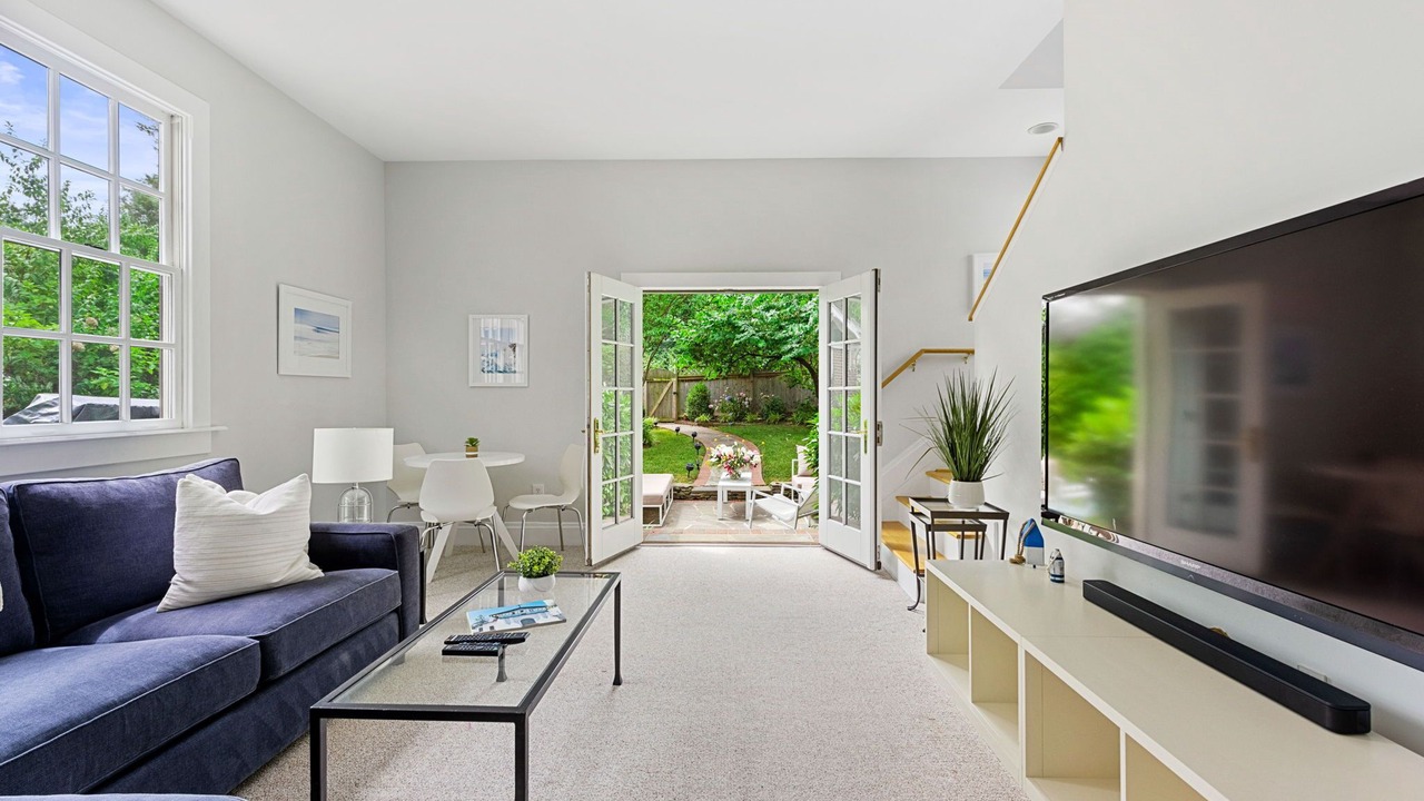 Photo of Livingroom in Rosemont