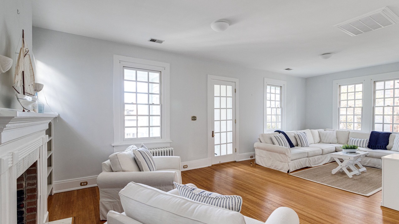 Photo of Livingroom in Rosemont