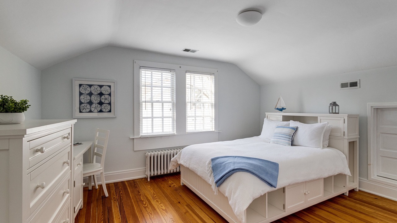 Photo of Bedroom in Rosemont