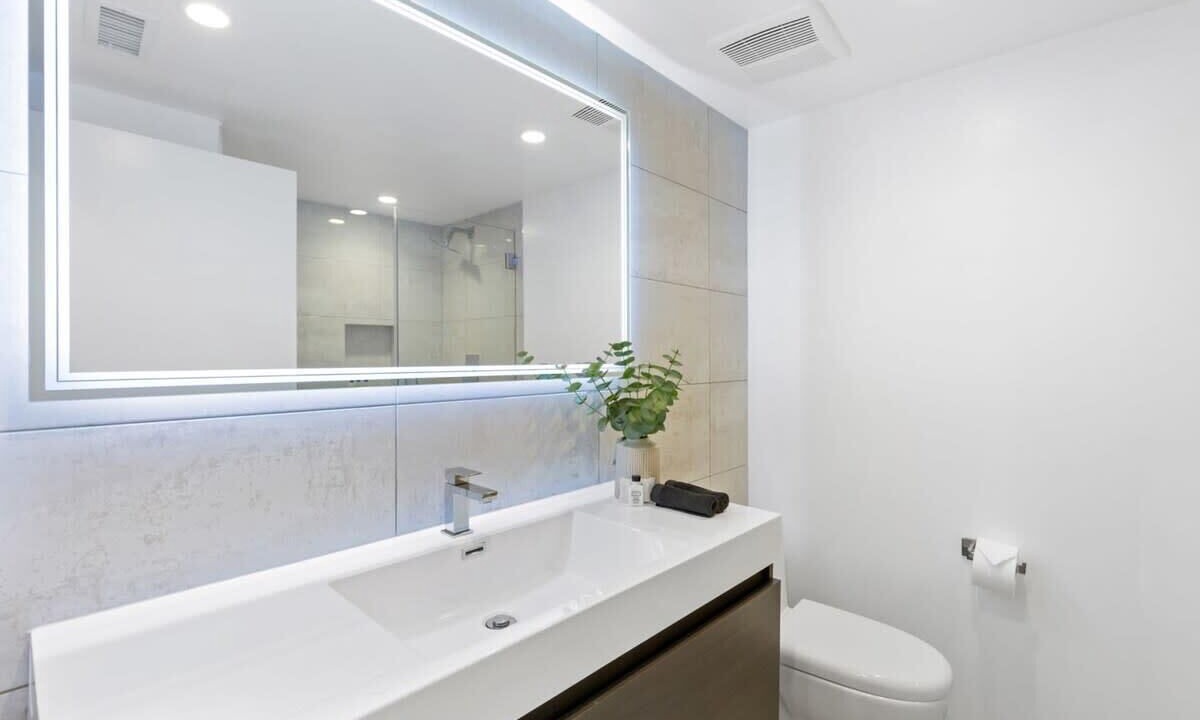 Photo of Bathroom in Hollywood
