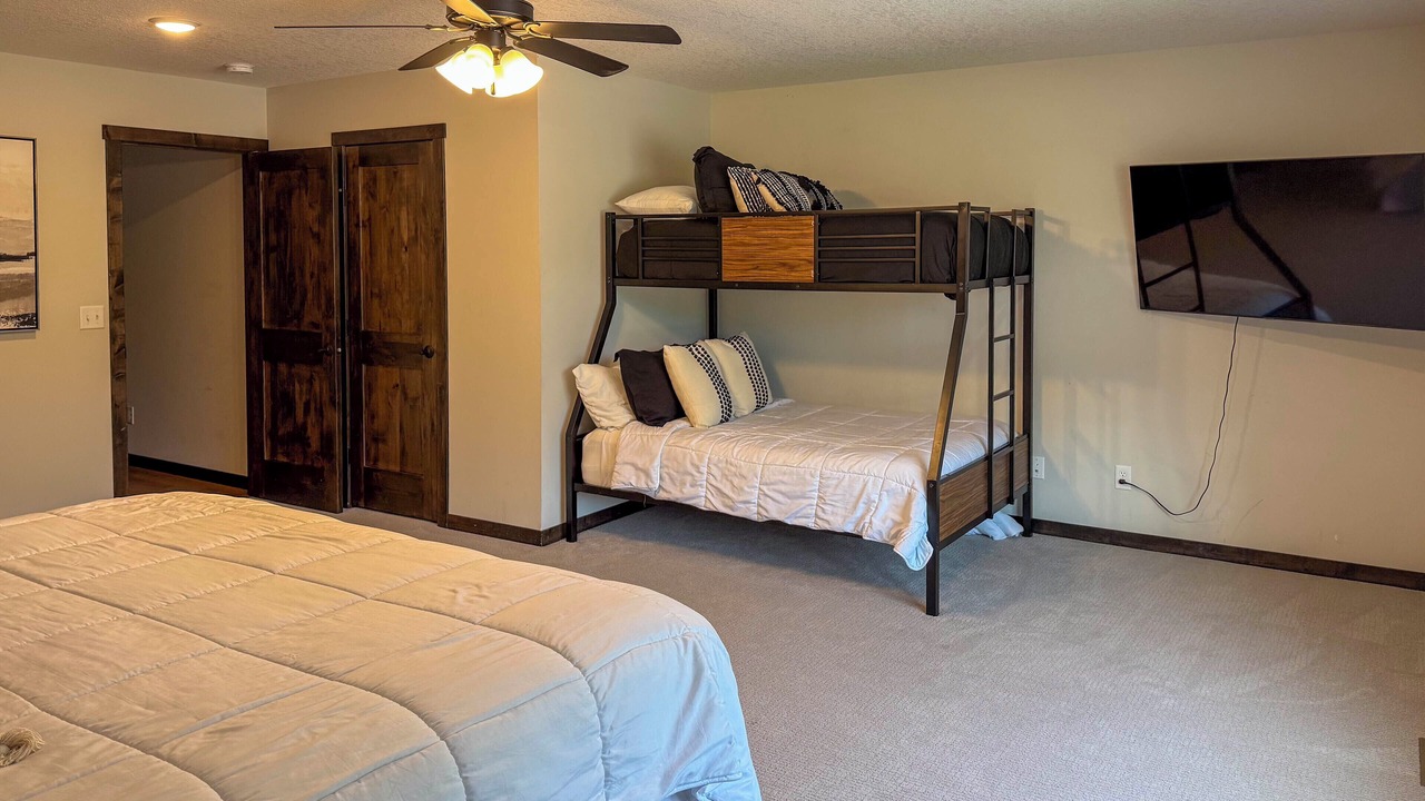 Photo of Bedroom in Lake Shore