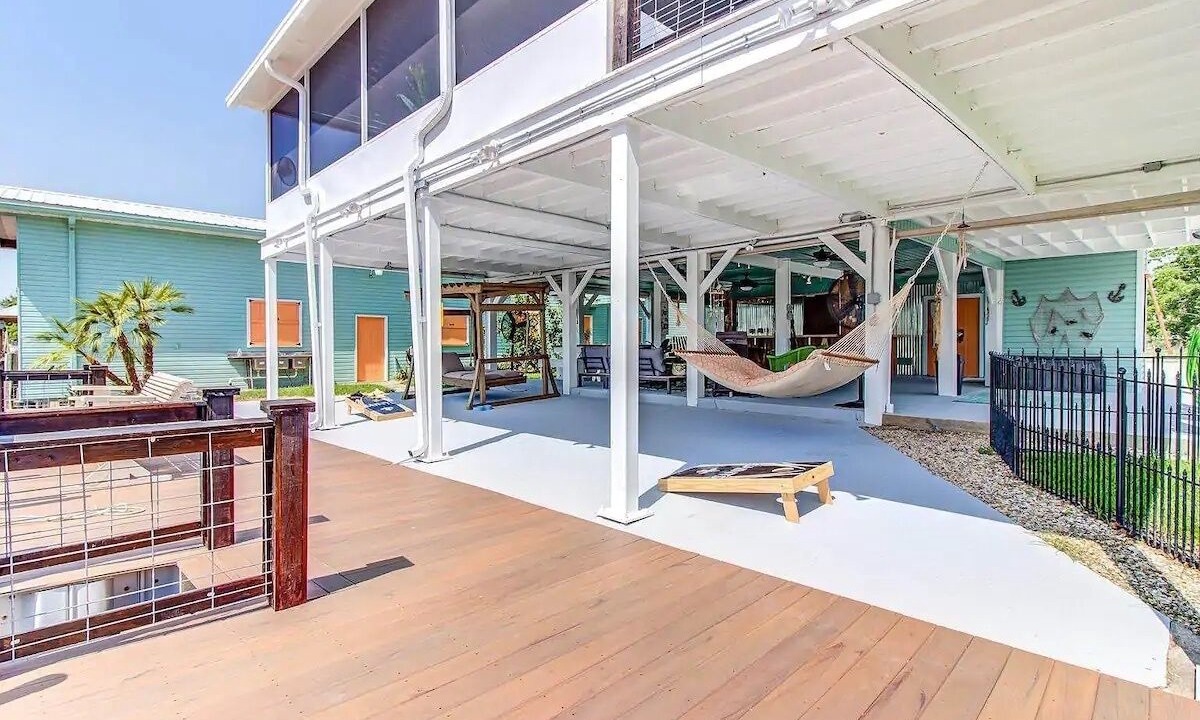 Photo of Patio Balcony in Shoreline Park