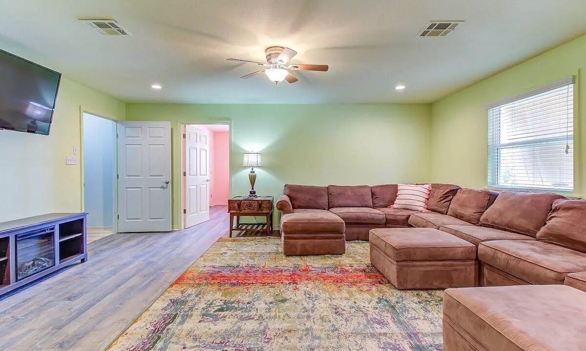 Photo of Livingroom in Shoreline Park