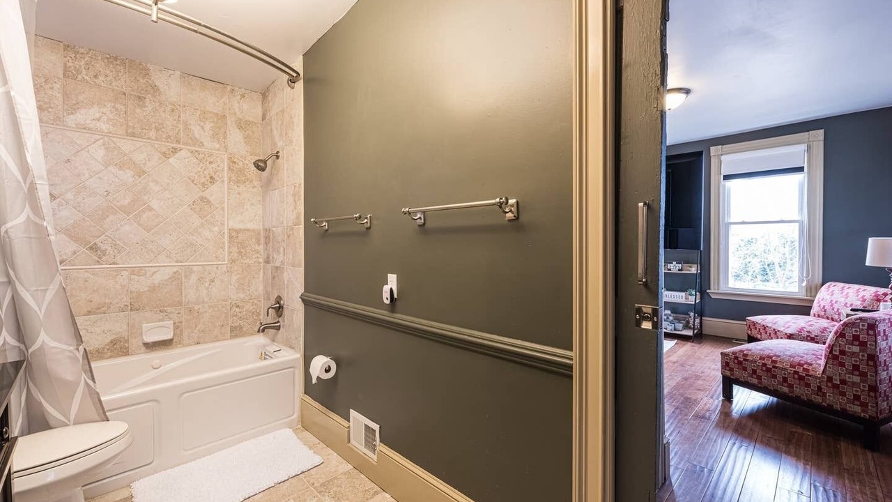 Photo of Bathroom in Anacostia