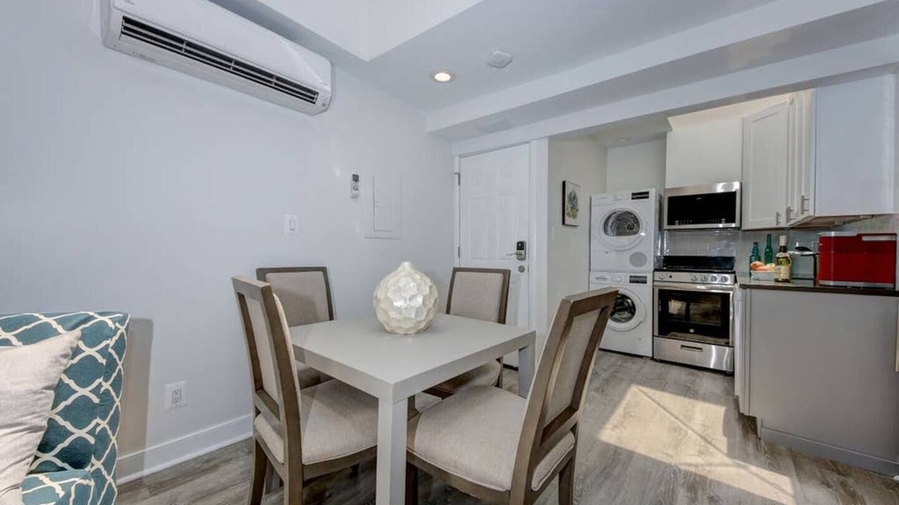 Photo of Livingroom in Dupont Circle